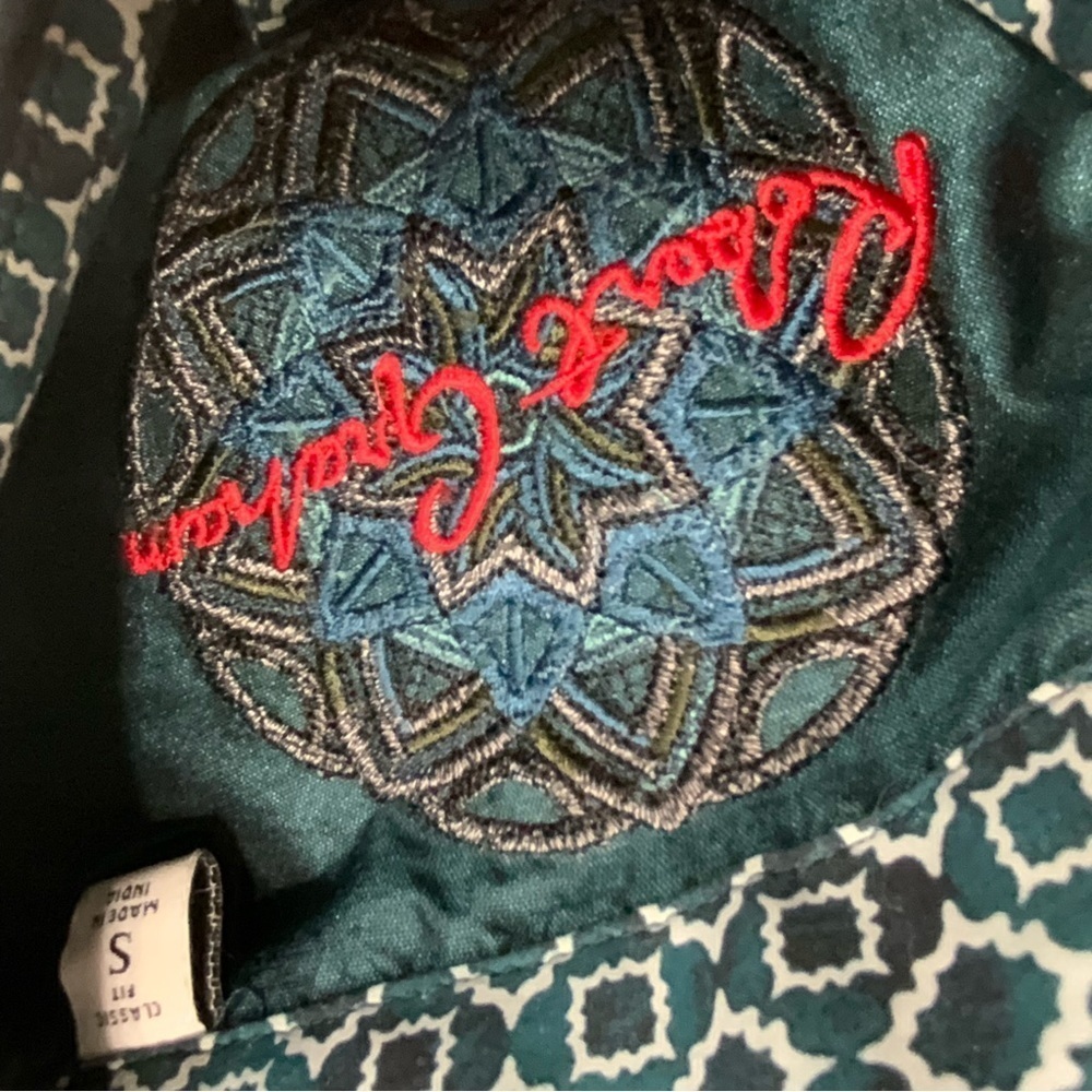 Robert Graham Blue Paisley Patterned Flip Cuff Shirt. Size Small. - Picture 4 of 8